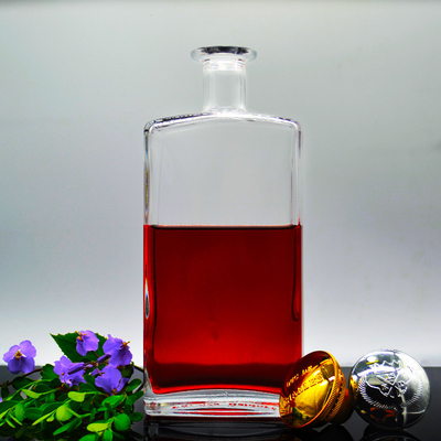 Elegante bottiglia in vetro di vodka gin 500ml 750ml 1000ml Volume per bottiglia in vetro personalizzata
