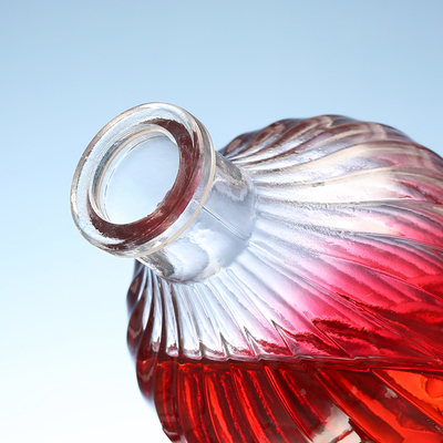 Materiale di base Super Flint Glass Bottiglia di whisky 350ml 500ml 700ml 750ml con tappo a sughero