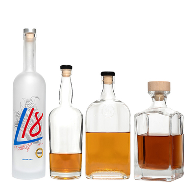 Bottiglie di vetro da 375 ml 500 ml 750 ml 1000 ml di capacità per vodka con tappo GPI a vite