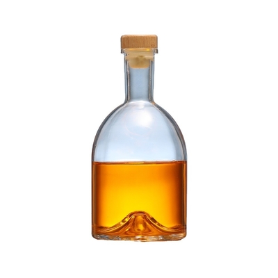 Bottiglia di tequila, gin, whisky e vodka con materiale bianco cristallino