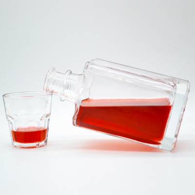 Bottiglia di vetro vuota di 500 ml di contenuto di materiale bianco cristallino per vodka whisky vino alla rinfusa