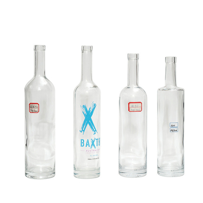 Materiale in vetro Super Flint Custom 700ml Liquor Wine Gin Whisky Vodka Spirits Bottiglia di vetro con tappo di sughero