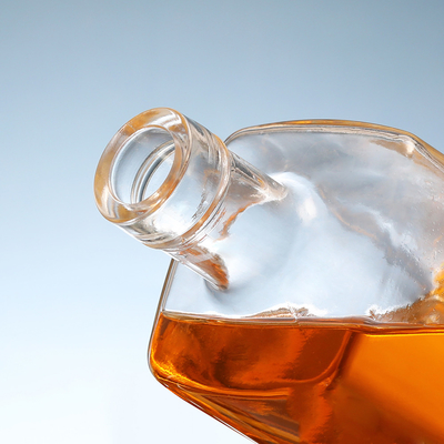 375ml 500ml 750ml Vodka Whisky Liquor Bottiglia con sughero Realizzata in materiale estremamente bianco