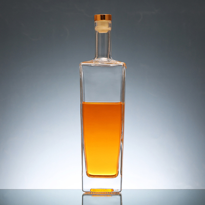 Bottiglia in vetro da 750 ml con tappo e materiale trasparente