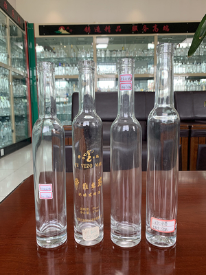 Unica pistola di whiskey a freddo blu chiaro a forma di bottiglia di gin vuota da 700 ml e 500 ml per alcol