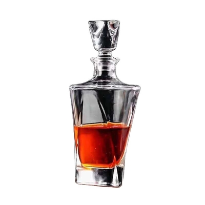 Vendo 750 ml di bottiglia di vodka in vetro a forma di diamante
