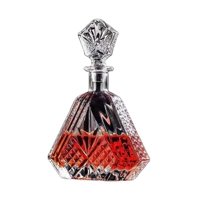 Vendo 750 ml di bottiglia di vodka in vetro a forma di diamante