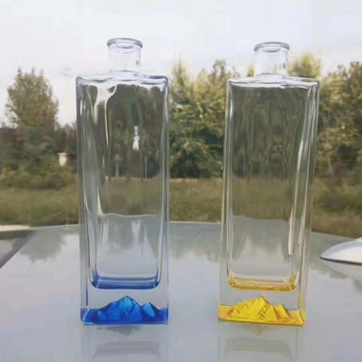Disegno personalizzato 500ml 750ml Bottiglia di Vodka in vetro quadrato con tappo