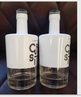 Bottiglia di bevande in vetro Super Flint da 750 ml in nero e bianco opaco con etichetta personalizzata
