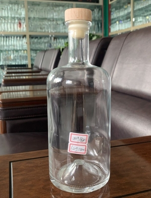 Materiale di base Vetro cristallino 500 ml 700 ml Bottiglia vuota di vodka con tappi