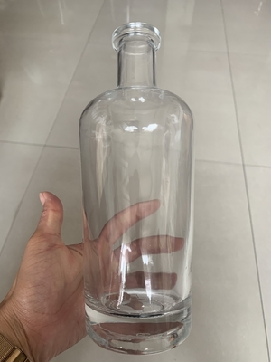 Materiale di base Vetro cristallino 500 ml 700 ml Bottiglia vuota di vodka con tappi