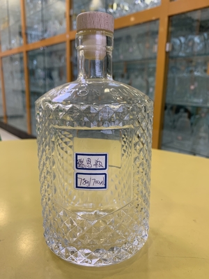Materiale di base Vetro cristallino 500 ml 700 ml Bottiglia vuota di vodka con tappi