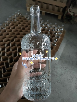 Materiale di base Vetro cristallino 500 ml 700 ml Bottiglia vuota di vodka con tappi