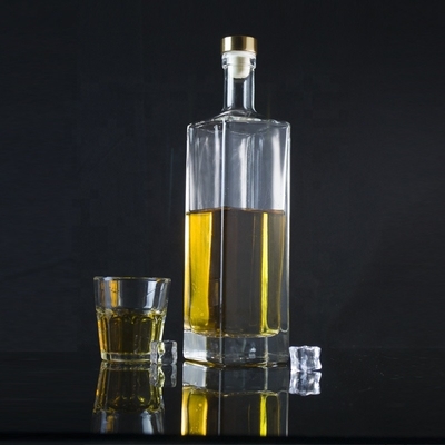 Bottiglia di vetro Super Flint per brandy con tenuta di sughero ad alta trasparenza