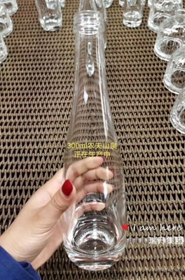 Stampa del logo del cliente Bottiglie di vetro ghiacciato trasparente da 750 ml per liquori alcolici whisky gin vodka