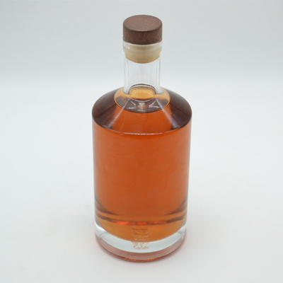 Bottiglia di vetro trasparente di lusso per il whisky Logo personalizzato Forma rotonda Bottiglie di liquore di vetro da 750 ml