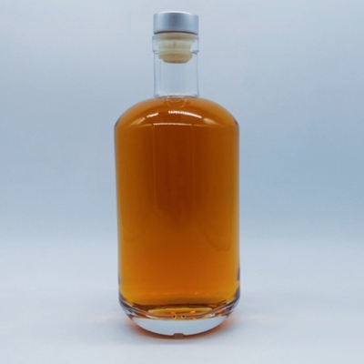 Bottiglia di vetro trasparente di lusso per il whisky Logo personalizzato Forma rotonda Bottiglie di liquore di vetro da 750 ml