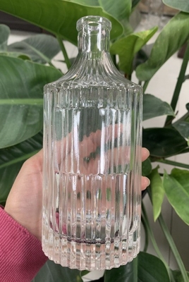 Forma personalizzata Colletto di vetro Super Flint 250ml Salsa calda 500ml Vodka 700ml Bottiglie di liquore di vetro