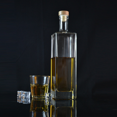 500 ml 750 ml 1000 ml Gin chiaro Rum Whiskey Bottiglia di liquore in vetro con sigillo a sughero