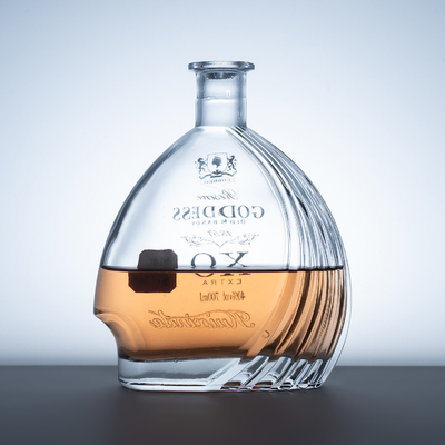1 litro di whisky, bicchiere di vodka, bottiglia vuota, bottiglia spiritosa, 375 ml, 500 ml, 750 ml con tappo di sughero