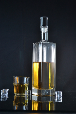 500 ml 750 ml 1000 ml Gin chiaro Rum Whiskey Bottiglia di liquore in vetro con sigillo a sughero