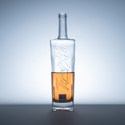 1 litro di whisky, bicchiere di vodka, bottiglia vuota, bottiglia spiritosa, 375 ml, 500 ml, 750 ml con tappo di sughero