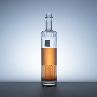 1 litro di whisky, bicchiere di vodka, bottiglia vuota, bottiglia spiritosa, 375 ml, 500 ml, 750 ml con tappo di sughero
