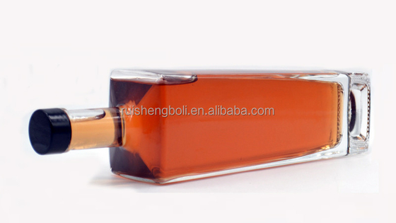Disegno personalizzato Bottiglia di vetro trasparente per olio d'oliva 750ml 500ml Vodka Gin liquore riciclabile