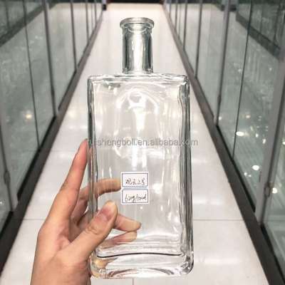Bevande industriali High End Quadrato intagliato Liquore Tequila Boston Bottiglia di vetro con coperchio