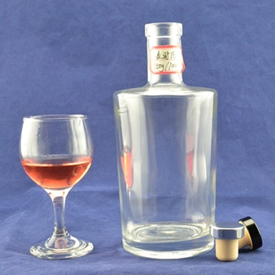 Materiale del colletto Materiale Super Flint 700 ml vuoto Alcol chiaro Rum Whisky Spirits Vodka Bottiglia di vetro per liquori