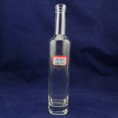 Bottiglia di vetro trasparente da 750 ml realizzata in vetro di super pietra per il whisky