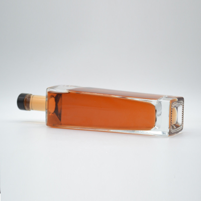 Whiskey Vodka Liquor 750ml Bottiglia di vetro quadrato vuoto con materiale di vetro Super Flint
