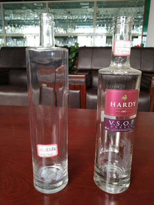 Bottiglia di 750 ml di Brandy Whiskey Gin con materiale Super Flint e design personalizzato