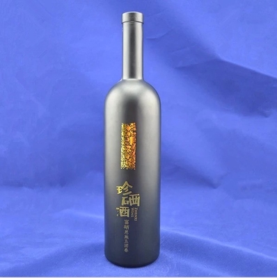 Bottiglia in vetro di whisky da 750 ml con superficie deccale e sistema di chiusura a sughero