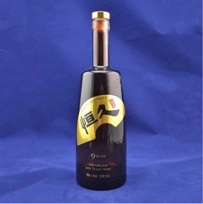 Bottiglia in vetro di whisky da 750 ml con superficie deccale e sistema di chiusura a sughero