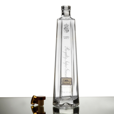Materiale di vetro di super-frittura Bottiglia di vetro a forma poligonica unica per gin spirit Vodka Ideale