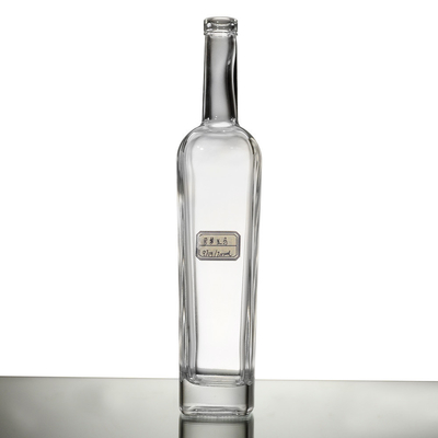 Materiale di vetro di super-frittura Bottiglia di vetro a forma poligonica unica per gin spirit Vodka Ideale