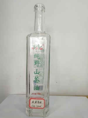 Bottiglia di vetro trasparente vuota da 750 ml di vodka liquore con tenuta di tipo sughero/vite/guala