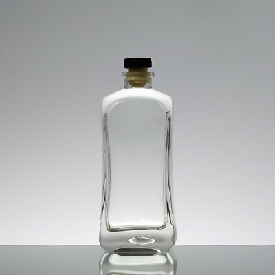 Superficie di stampaggio a caldo Manipolazione 1L Super Glass Bottiglia di Whiskey Realizzata in materiale bianco cristallino