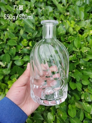 500 ml di materiale Super Flint Bottiglia di vetro bianco chiaro per vodka whisky gin