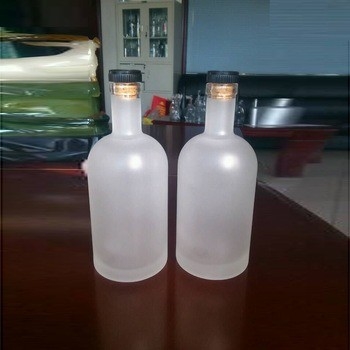 500 ml Stampa a schermo su misura Corona ghiacciata Royal Whisky Vodka Gin Bottiglie di vetro con sughero