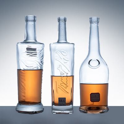 Bottiglia di gin di 700 ml in vetro con design elegante e materiale in vetro Super Flint