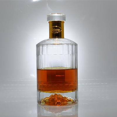Bottiglia di vetro Capacità 750 ml Base di montagna Rotonda Flint Bottiglia Quadrata Spalla Gin Whiskey