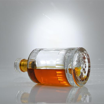 Bottiglia di vetro Capacità 750 ml Base di montagna Rotonda Flint Bottiglia Quadrata Spalla Gin Whiskey
