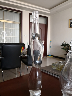 350 ml 500 ml 750 ml bottiglia in vetro a forma di corpo femminile personalizzata per liquori spiritosi