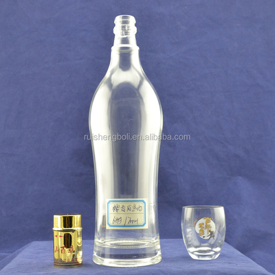Bottiglia di vodka in vetro trasparente fatta in Ucraina con disegno congelato al CIF