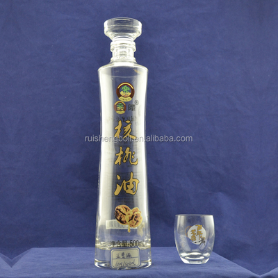 Bottiglia di vodka in vetro trasparente fatta in Ucraina con disegno congelato al CIF