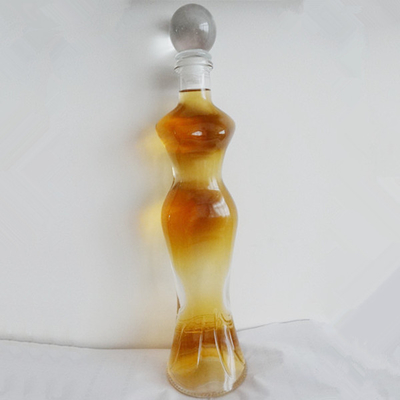 Manipolazione della superficie Decal Bottiglia di vetro di vodka per la forma del corpo femminile in materiale bianco cristallino