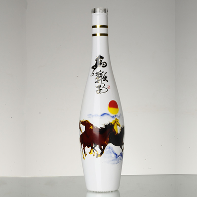Materiale di vetro Super Flint 750 ml Bottiglie di vetro di vodka personalizzate per Shandong Yuncheng