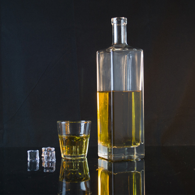 Bottiglia di vetro Super Flint per Gin Whisky Vodka Brandy Liquor 750Ml 700Ml 1L Forma quadrata